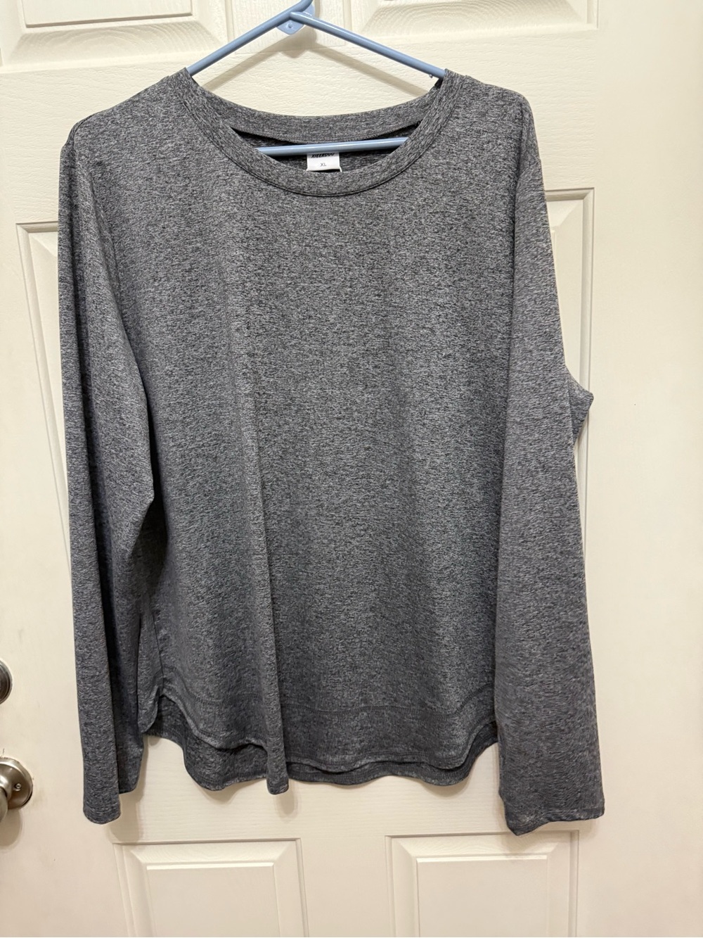 Women’s Grey Long-Sleeve Crewneck athletic top
